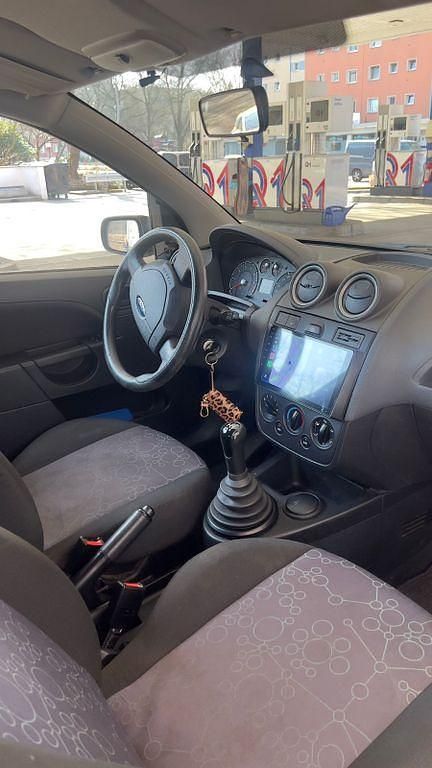 Gebraucht Ford Fiesta Ambiente 69 PS (50 kW) 2007 Silber Kleinwagen