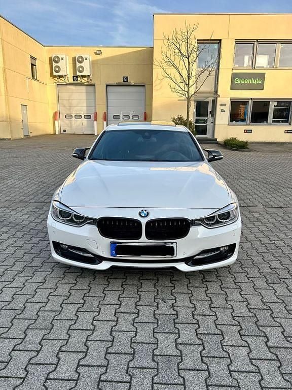 Gebraucht BMW 330 Sport Line 258 PS (189 kW) 2012 Weiß Limousine