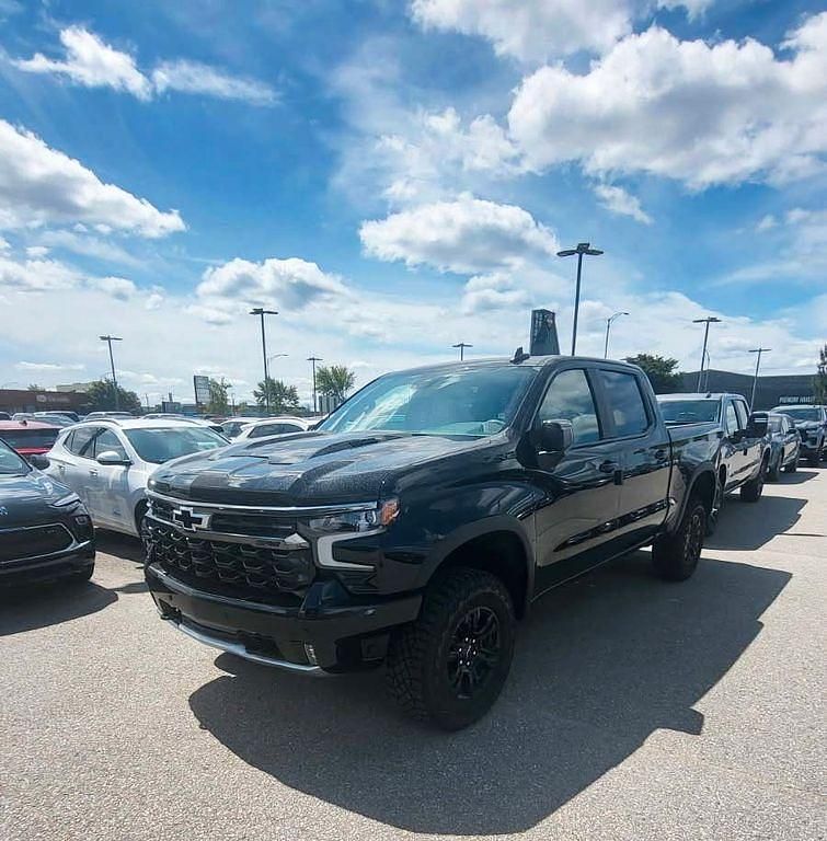 Schwarz Neu 2025 Chevrolet Silverado SUV | 89.900 € (Fairer Preis) - Bild 1/1