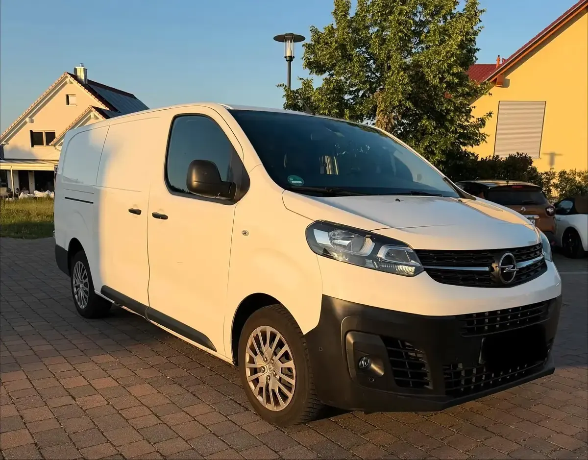 Gebraucht Opel Vivaro 122 PS (89 kW) 2021 Weiß Van / Kleinbus
