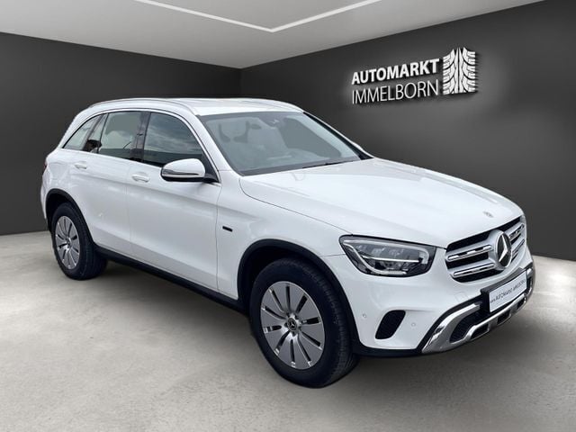 Weiß polarweiss unilack Gebraucht 2020 Mercedes GLC300e SUV | 24.950 € (Guter Preis) - Bild 1/4