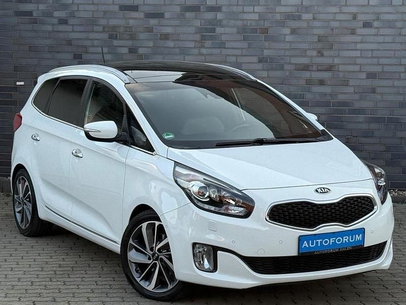 Weiß Gebraucht 2015 Kia Carens Spirit Van / Kleinbus | 8.999 € (Fairer Preis) - Bild 1/4