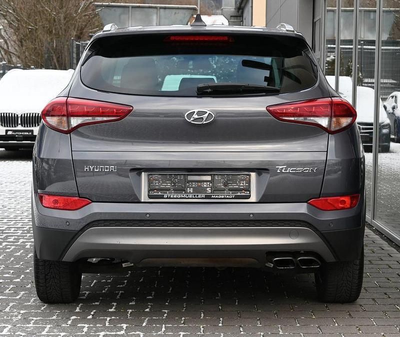 Gebraucht Hyundai Tucson Intro Edition 177 PS (130 kW) 2015 Thunder grey metallic SUV
