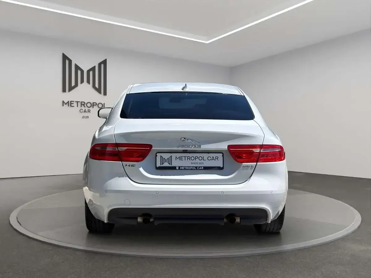 Gebraucht Jaguar XE Prestige 241 PS (177 kW) 2016 Weiß Limousine