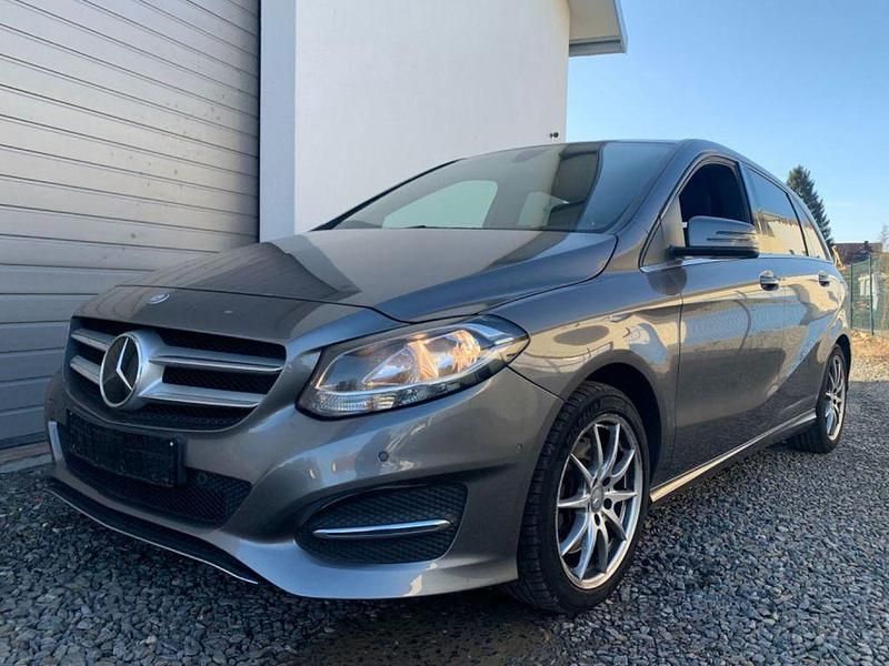 Grau Gebraucht 2015 Mercedes B250 Style Van / Kleinbus | 8.990 € (Fairer Preis) - Bild 1/4