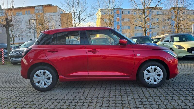 Gebraucht Suzuki Swift Club 83 PS (61 kW) 2025 Rot Kleinwagen