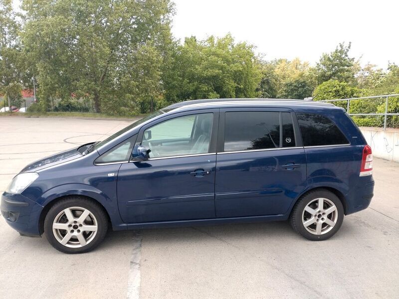 Blau Gebraucht 2010 Opel Zafira Innovation Van / Kleinbus | 2.999 € (Guter Preis) - Bild 1/4