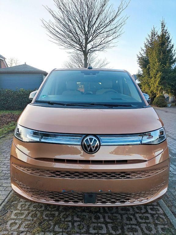 Gebraucht VW Multivan Style 150 PS (110 kW) 2024 Orange Van