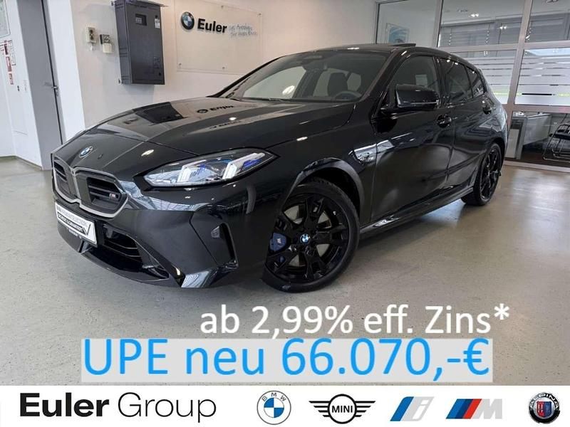 Black sapphire metallic Gebraucht 2024 BMW 135 Kleinwagen | 42.390 € (Teuer) - Bild 1/4