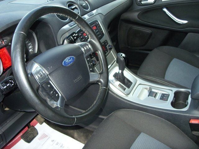 Gebraucht Ford Galaxy 140 PS (102 kW) 2011 Silber Van / Kleinbus