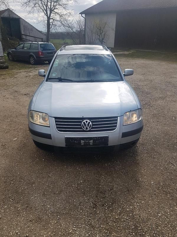 Second-hand VW Passat 131 CP (96 kW) 2004 Argintiu Break