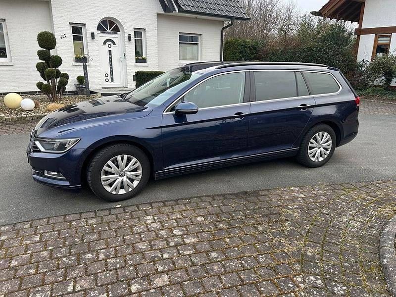 Gebraucht VW Passat Comfortline 150 PS (110 kW) 2016 Blau Kombi