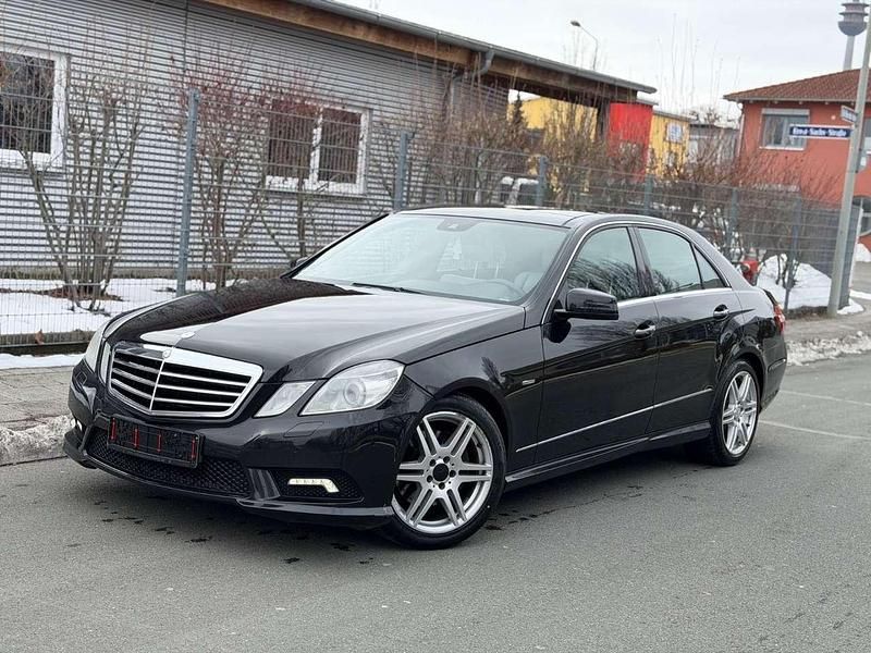 Schwarz Gebraucht 2011 Mercedes E350 AMG Limousine | 9.500 € (Superpreis) - Bild 1/4
