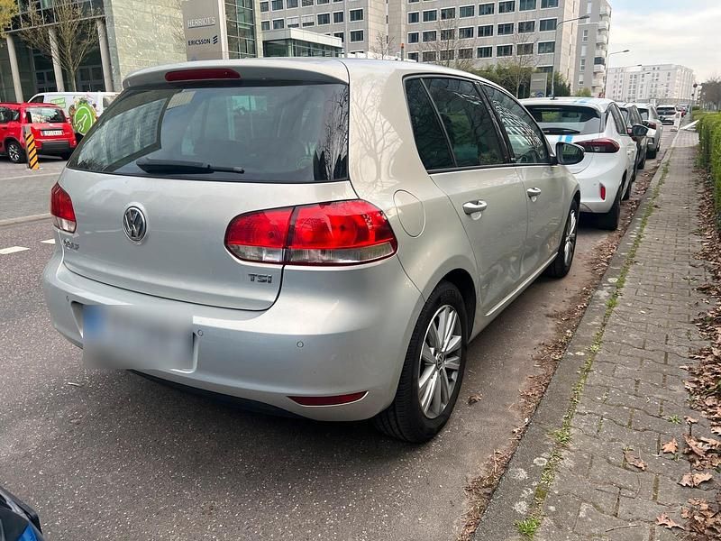 Gebraucht VW Golf Style 105 PS (77 kW) 2011 Silber Coupé