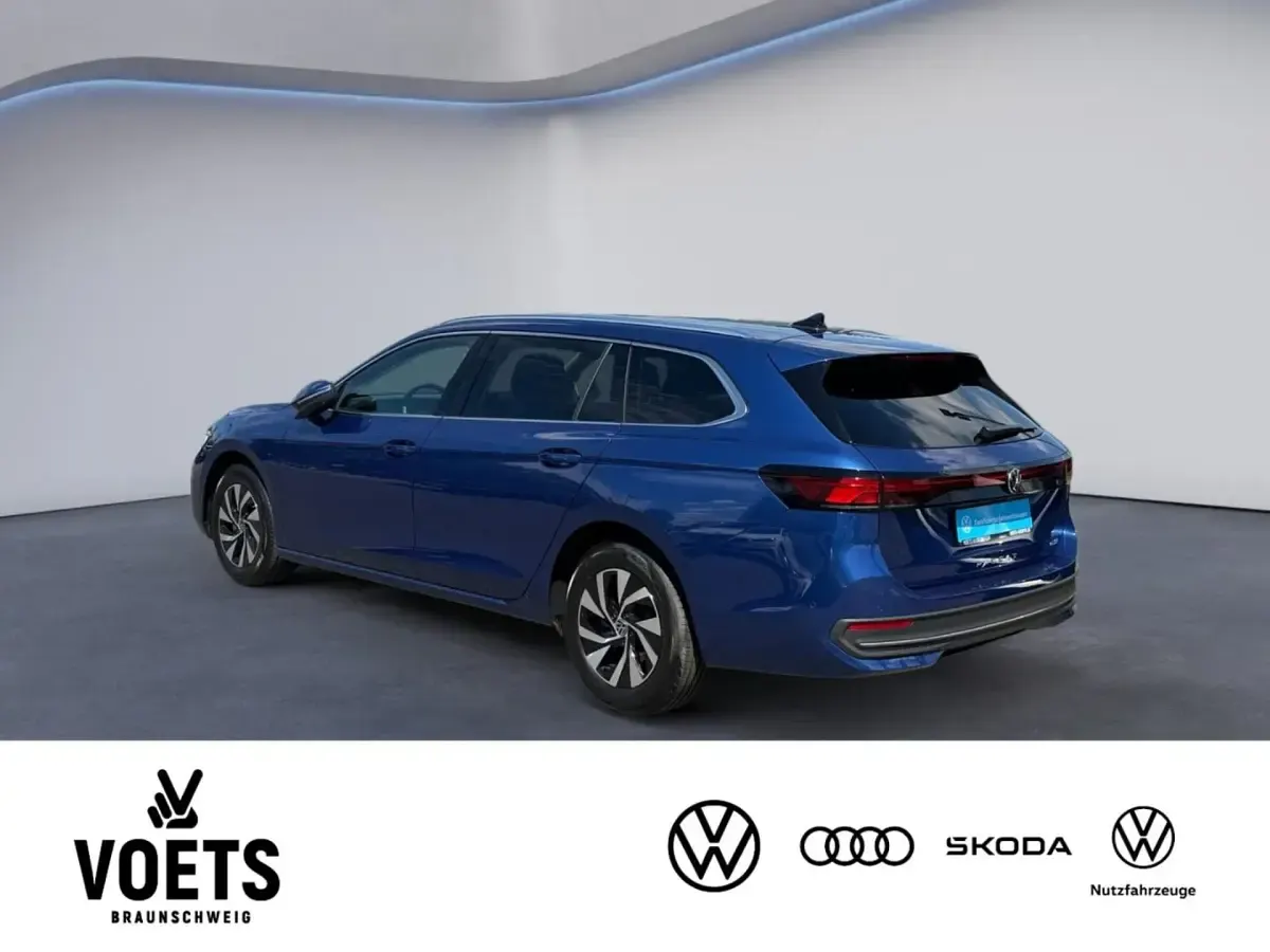 Gebraucht VW Passat Business 150 PS (110 kW) 2025 Reef blue metallic Kombi