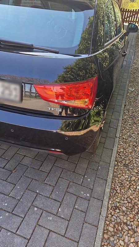 Second-hand Audi A1 Design 84 CP (61 kW) 2011 Negru Hatchback