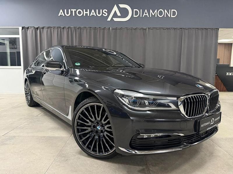 Grau Gebraucht 2019 BMW 740L Sport Line Limousine | 34.990 € (Superpreis) - Bild 1/4