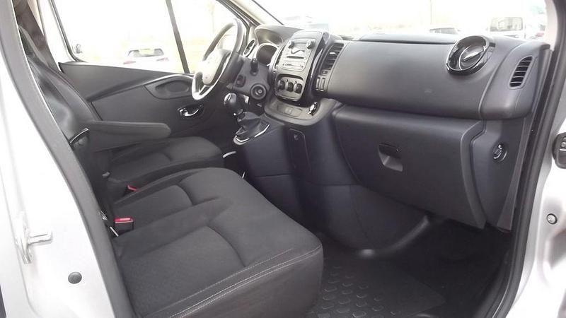 Gebraucht Opel Vivaro 145 PS (106 kW) 2018 Platinum/aluminium silber/silv Van / Kleinbus