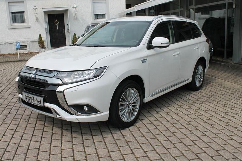 Weiß Gebraucht 2020 Mitsubishi Outlander P-HEV Basis SUV | 22.990 € (Fairer Preis) - Bild 1/4