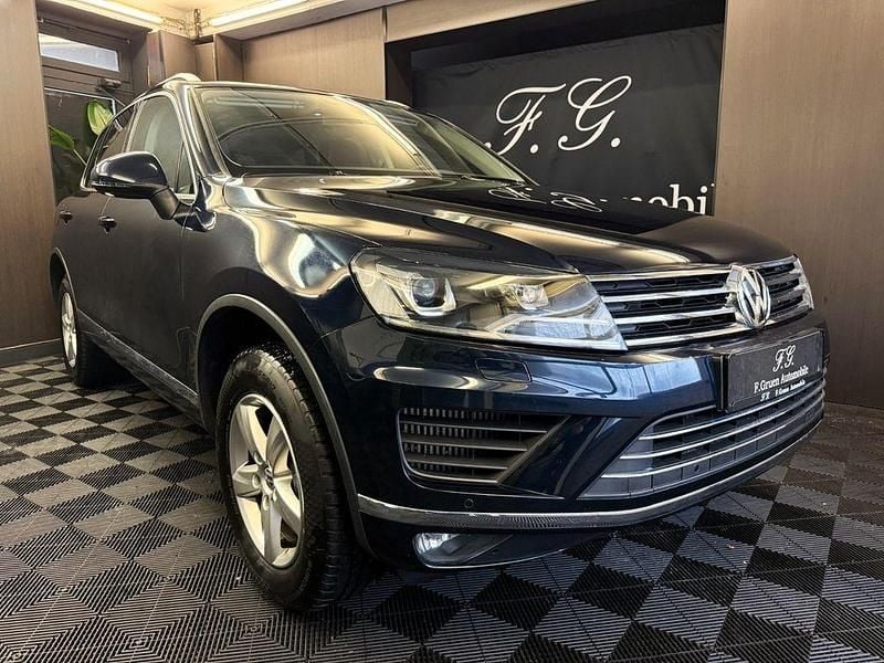 Gebraucht VW Touareg 262 PS (192 kW) 2015 Blau SUV