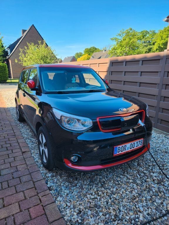 Schwarz Gebraucht 2016 Kia Soul EV SUV | 8.900 € (Fairer Preis) - Bild 1/4