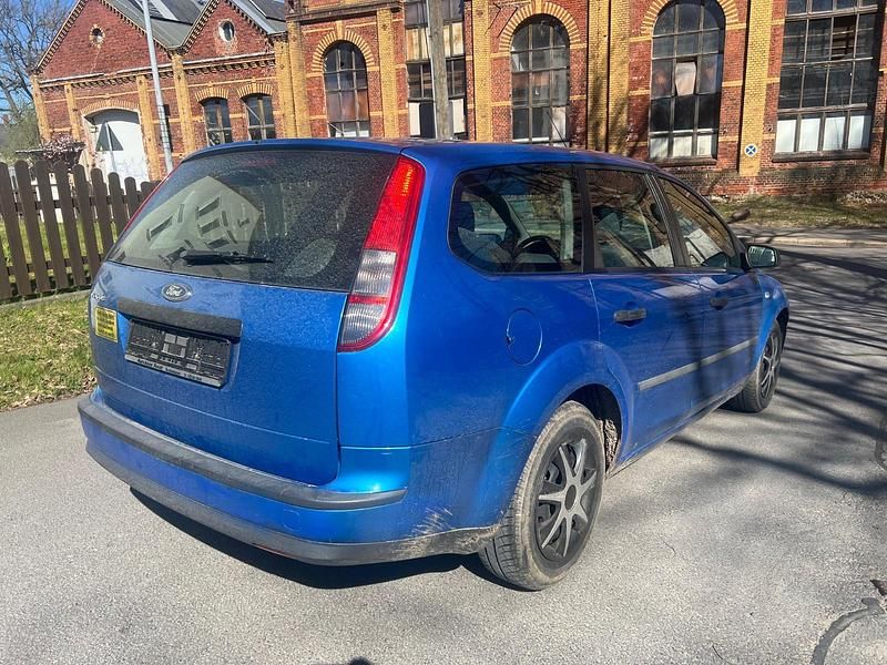 Second-hand Ford Focus 101 CP (74 kW) 2005 Albastru Break