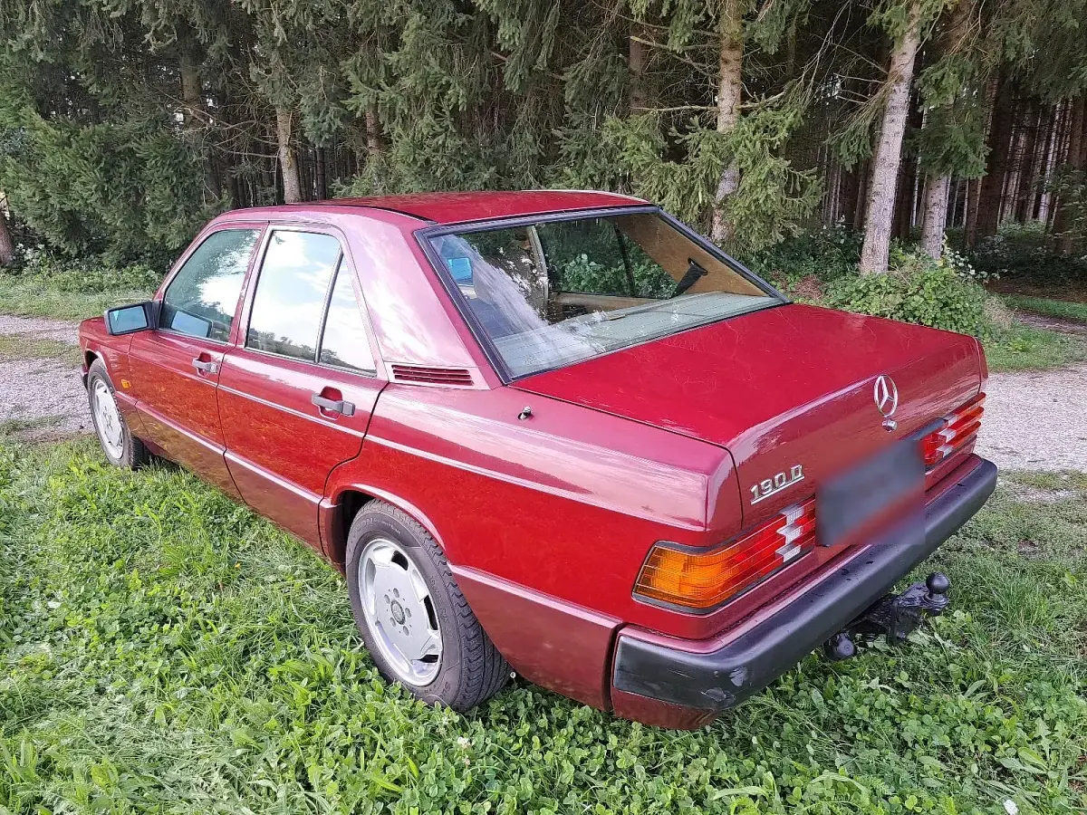 Gebraucht Mercedes 190 72 PS (52 kW) 1990 Rot Limousine