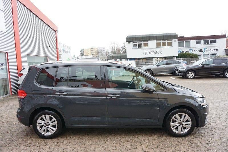 Gebraucht VW Touran Comfortline 150 PS (110 kW) 2021 Grau Van / Kleinbus