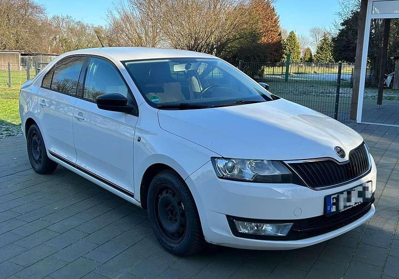 Gebraucht Skoda Rapid Drive 105 PS (77 kW) 2014 Weiß Limousine