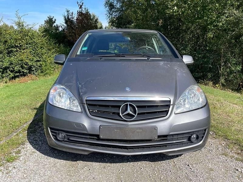 Gebraucht Mercedes A180 109 PS (80 kW) 2011 Grau Kleinwagen