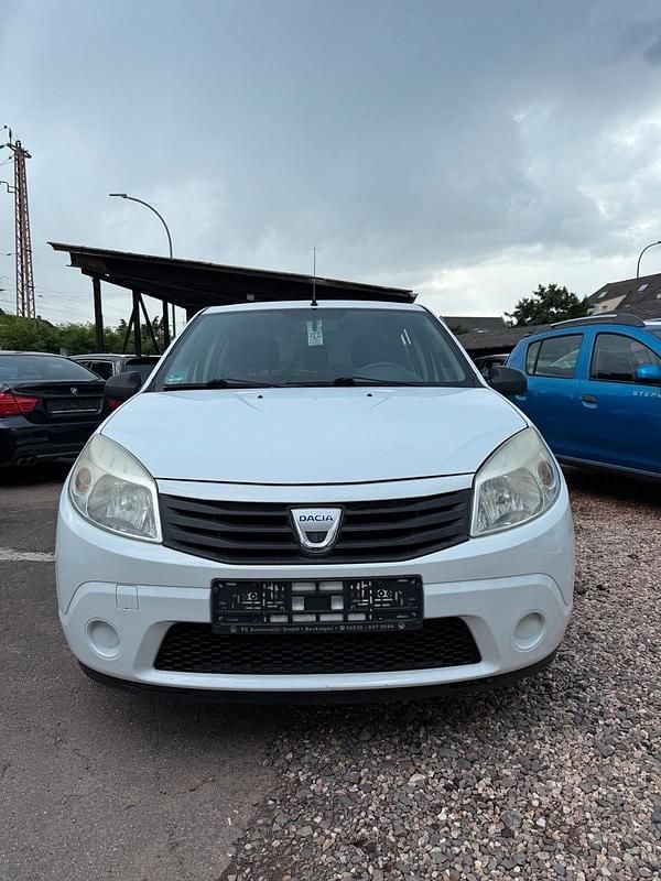 Weiß Gebraucht 2010 Dacia Sandero Kleinwagen | 1.690 € - Bild 1/4