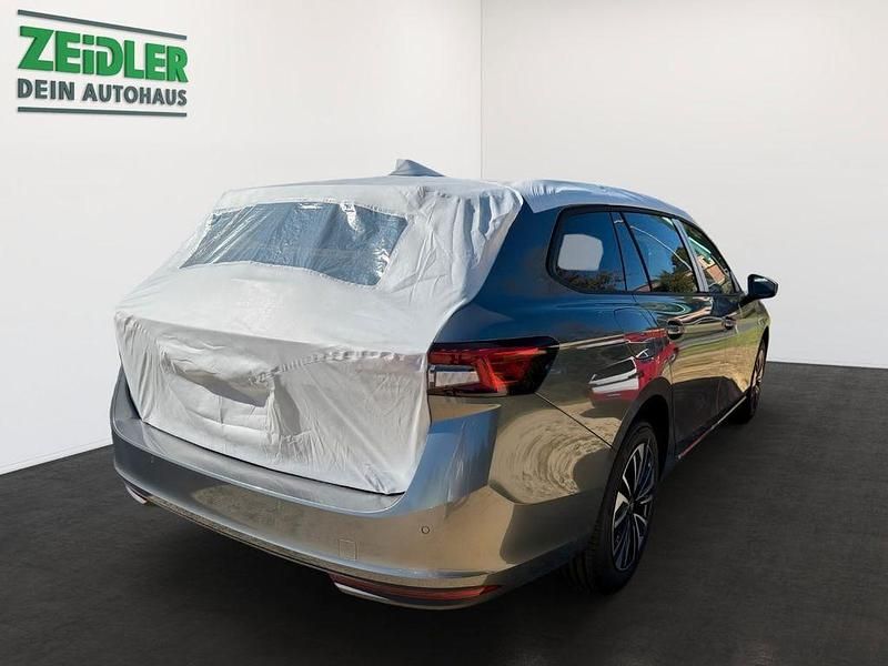 Neu Skoda Superb Selection 150 PS (110 kW) 2025 Grau Kombi