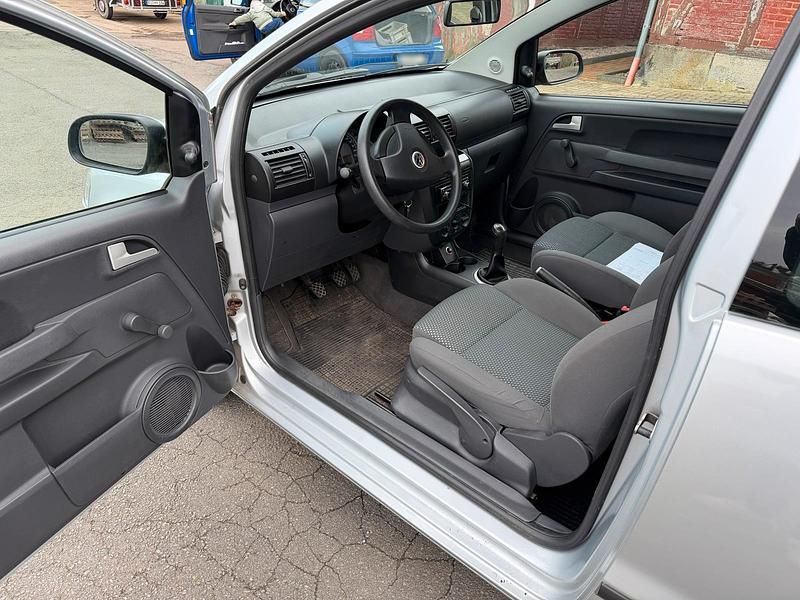 Gebraucht VW Fox 54 PS (39 kW) 2008 Silber Kleinwagen