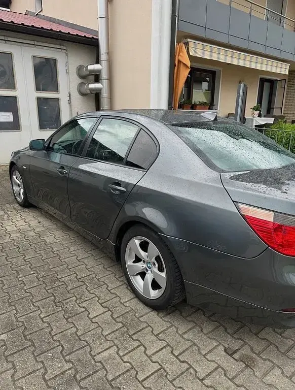 Gebraucht BMW 525 177 PS (130 kW) 2007 Grau Limousine