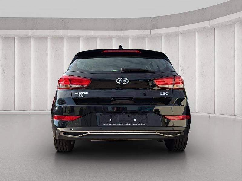 Gebraucht Hyundai i30 Trend 159 PS (116 kW) 2022 Schwarz metallic