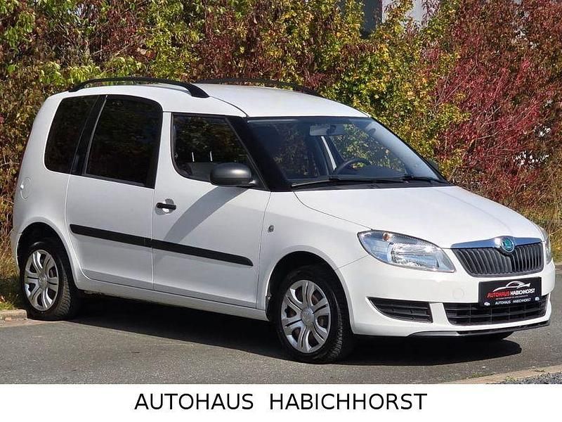 Weiß Gebraucht 2012 Skoda Roomster Plus Edition Van / Kleinbus | 7.890 € (Teuer) - Bild 1/4