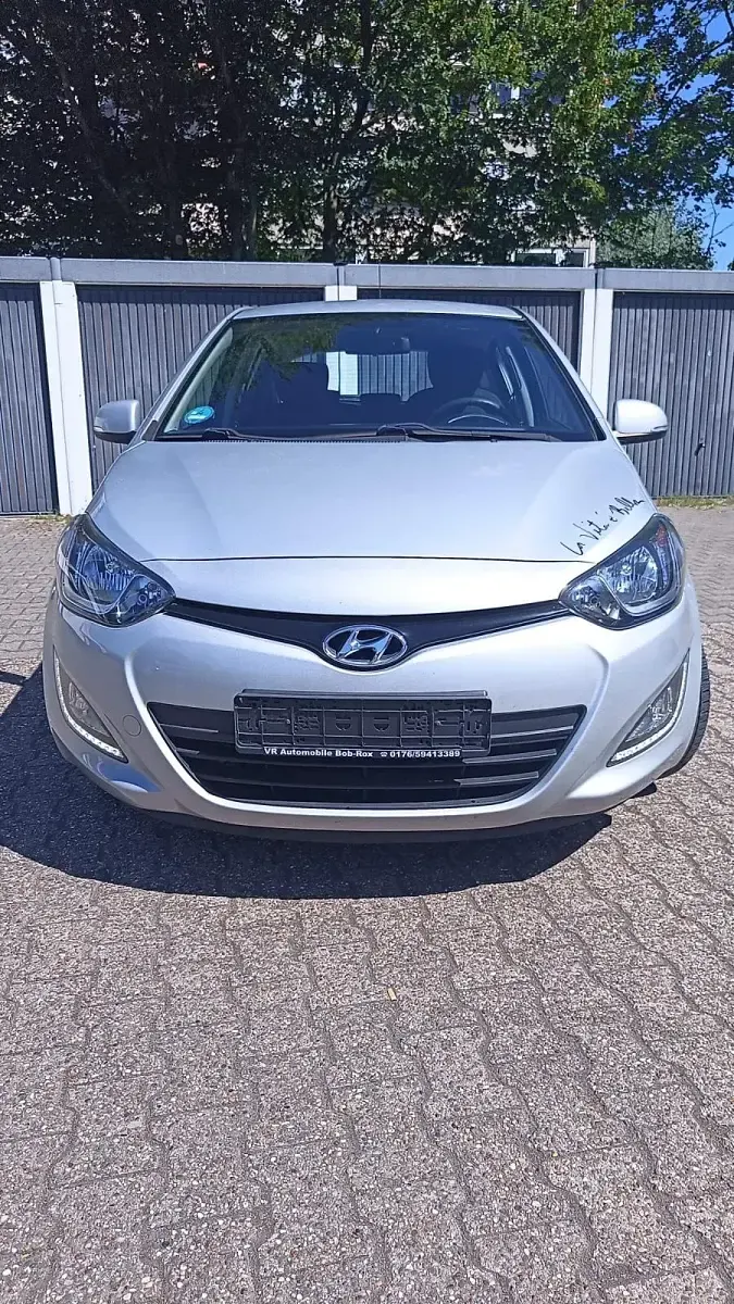 Gebraucht Hyundai i20 86 PS (63 kW) 2013 Grau Kleinwagen
