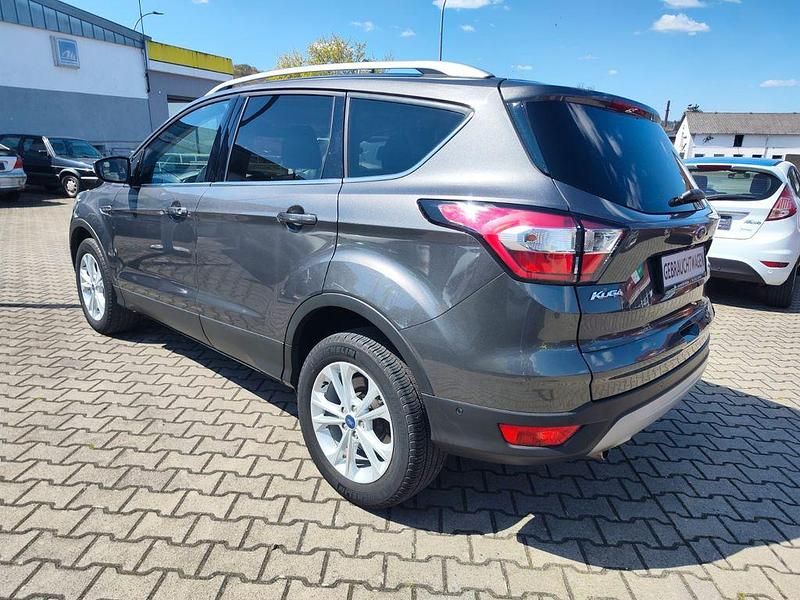 Usado Ford Kuga Titanium 150 HP (110 kW) 2017 Cinzento SUV