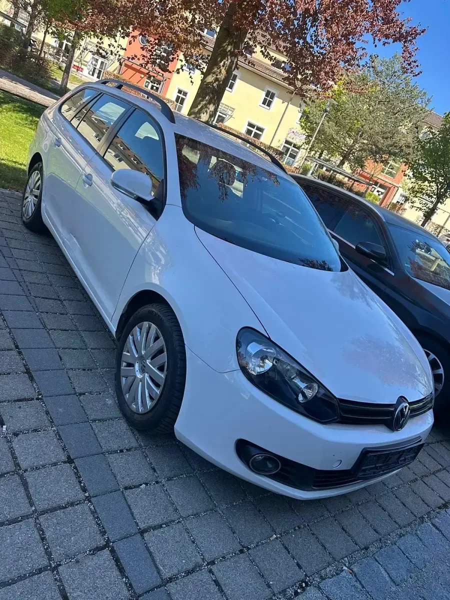 Gebraucht VW Golf VI 90 PS (66 kW) 2010 Weiß Kleinwagen