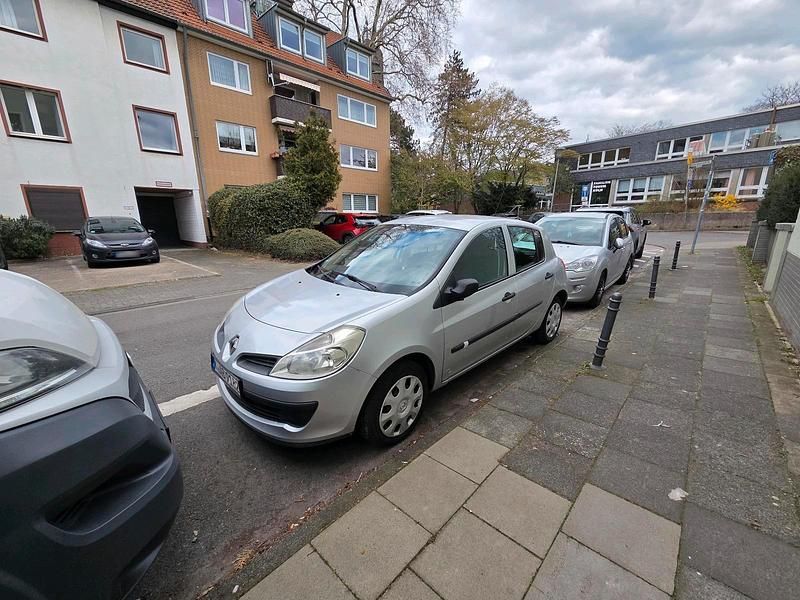 Gebraucht Renault Clio II 75 PS (55 kW) 2006 Silber Limousine