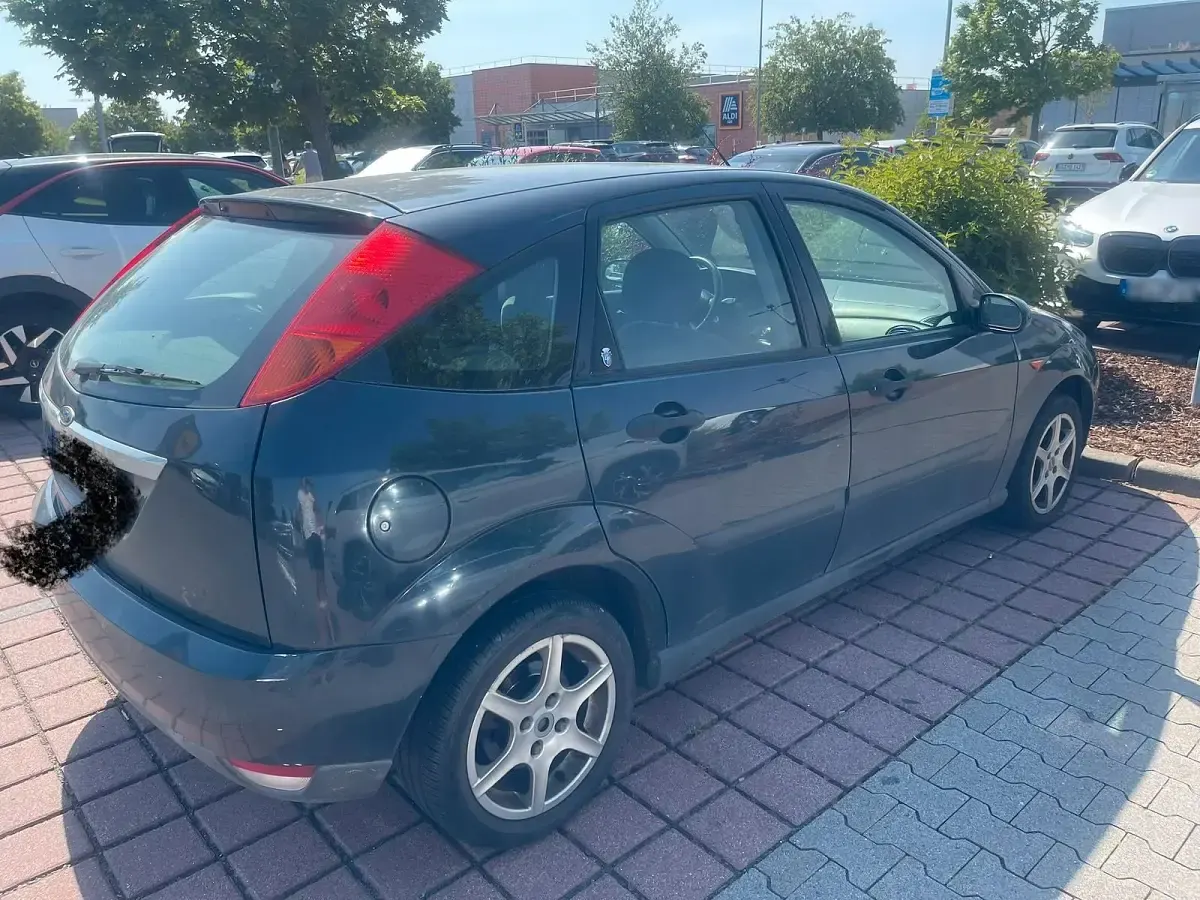 Gebraucht Ford Focus Ghia 115 PS (84 kW) 2002 Blau Kleinwagen