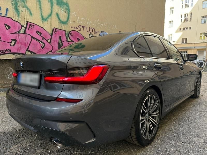 Schwarz Gebraucht 2020 BMW 330 M Sport Limousine | 21.500 € (Superpreis) - Bild 1/4
