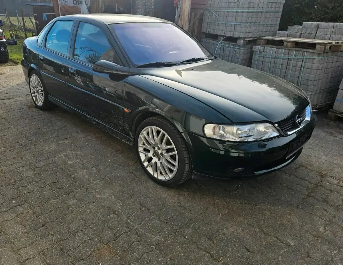 Używany Opel Vectra 125 KM (91 kW) 2001 Zielony Sedan/Limuzyna