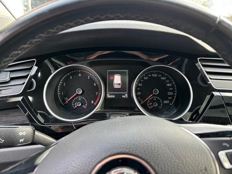 Gebraucht VW Touran Highline 150 PS (110 kW) 2016 Schwarz Van / Kleinbus