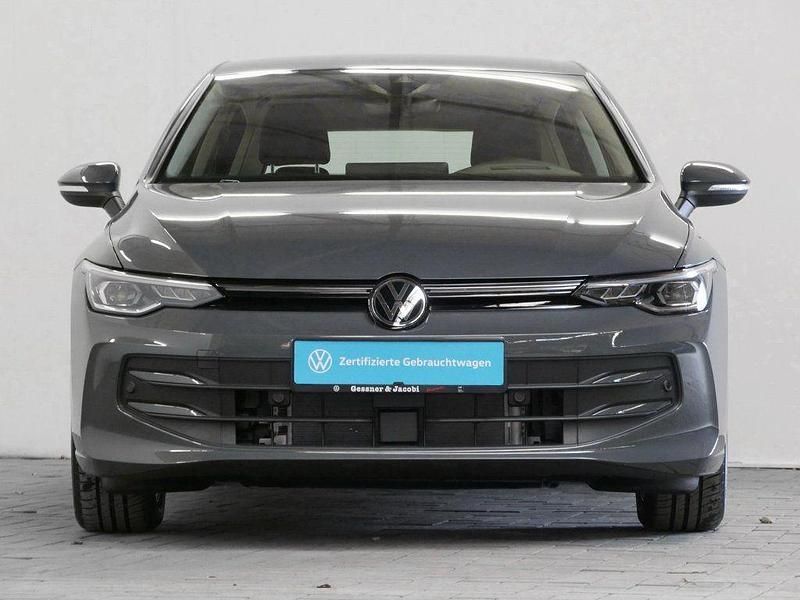 Gebraucht VW Golf VIII Life 116 PS (85 kW) 2024 Grau Limousine