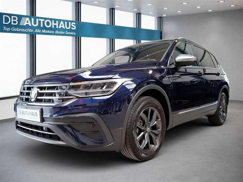 Blau Gebraucht 2023 VW Tiguan Allspace Life SUV | 35.980 € (Fairer Preis) - Bild 1/4