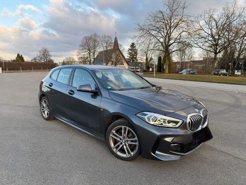 Grau Gebraucht 2020 BMW 118 M Sport Kleinwagen | 22.000 € (Guter Preis) - Bild 1/4