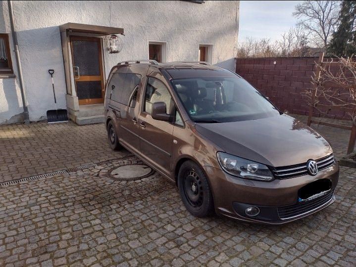 Braun Gebraucht 2013 VW Caddy Maxi Comfortline Van / Kleinbus | 11.990 € (Guter Preis) - Bild 1/4