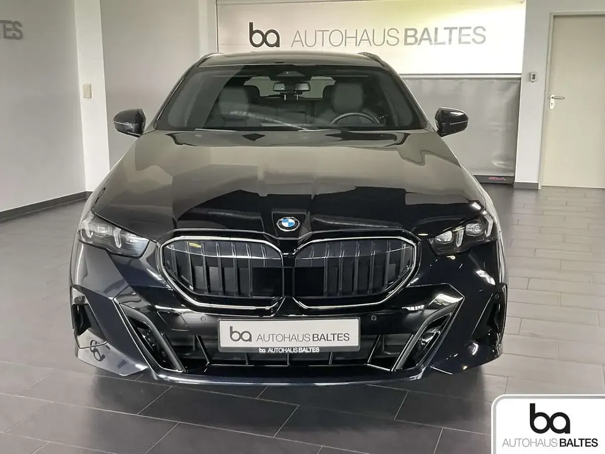Gebraucht BMW 540 M Sport 303 PS (222 kW) 2024 Carbonschwarzmet. Kombi