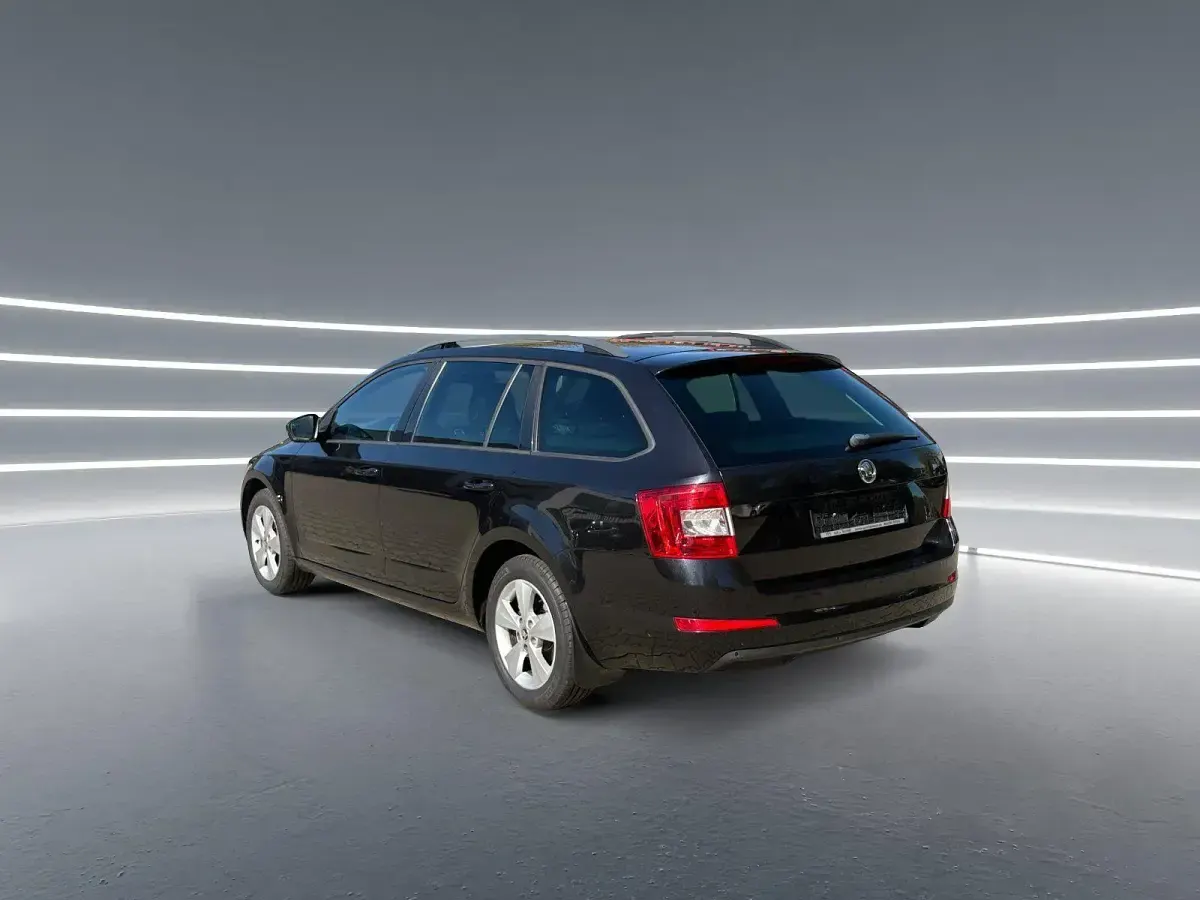 Gebraucht Skoda Octavia Elegance 140 PS (102 kW) 2014 Schwarz Kombi